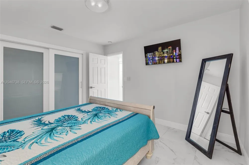 16 Fishermans Trl Key Largo, FL 33037