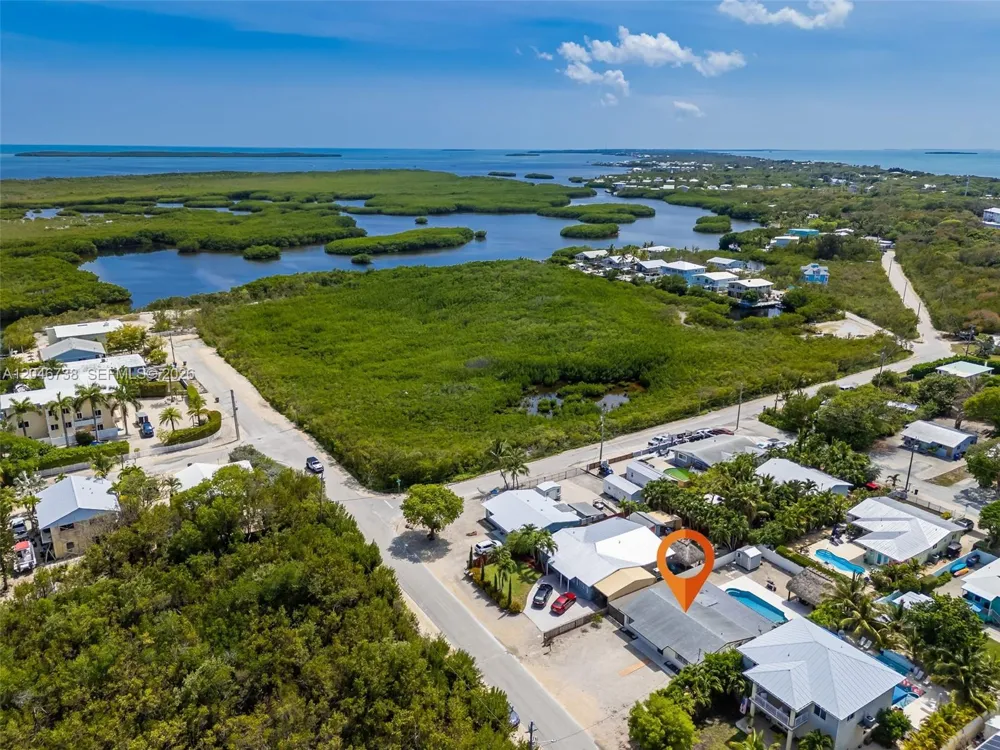 16 Fishermans Trl Key Largo, FL 33037