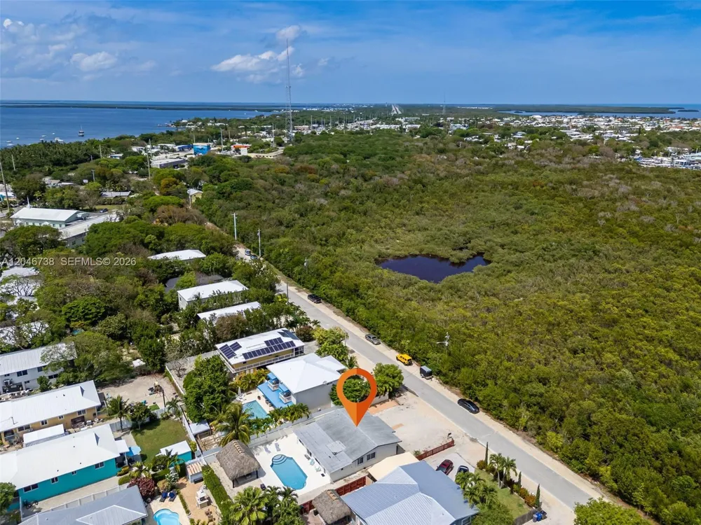 16 Fishermans Trl Key Largo, FL 33037