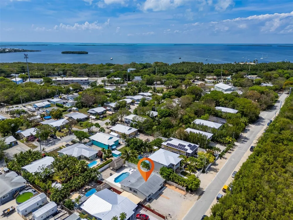 16 Fishermans Trl Key Largo, FL 33037