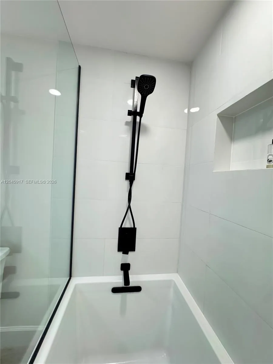 9172 Collins Ave #218 Surfside, FL 33154