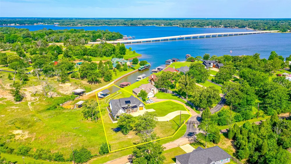 5523 Lakeshore Court Log Cabin, TX 75148