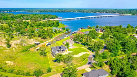 5523 Lakeshore Court