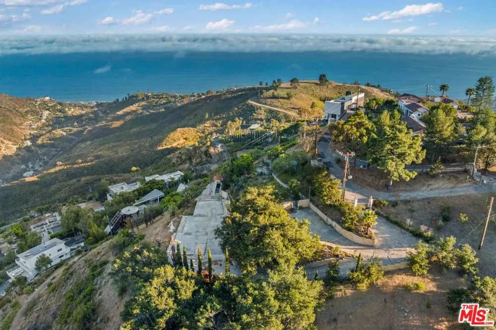 21740 Azurelee Drive Malibu, CA 90265