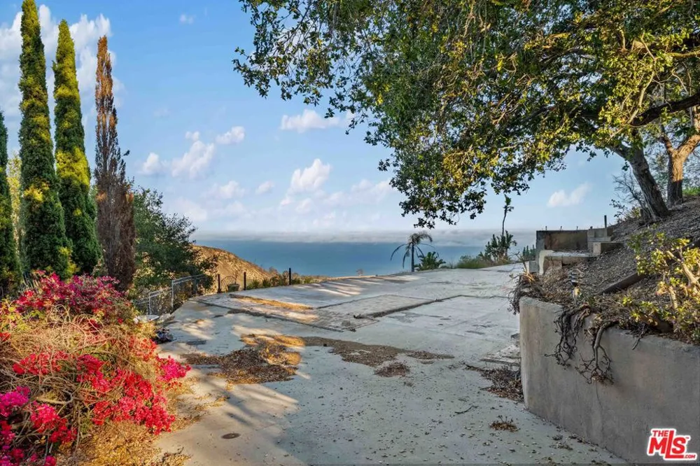 21740 Azurelee Drive Malibu, CA 90265
