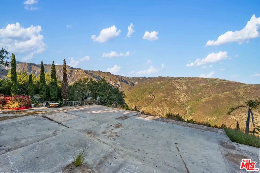 21740 Azurelee Drive Malibu, CA 90265