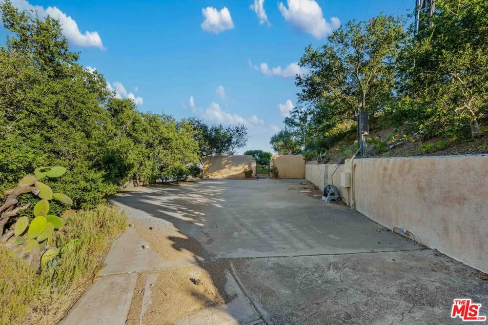 21740 Azurelee Drive Malibu, CA 90265