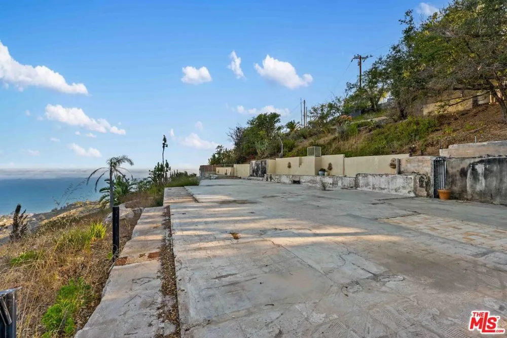 21740 Azurelee Drive Malibu, CA 90265