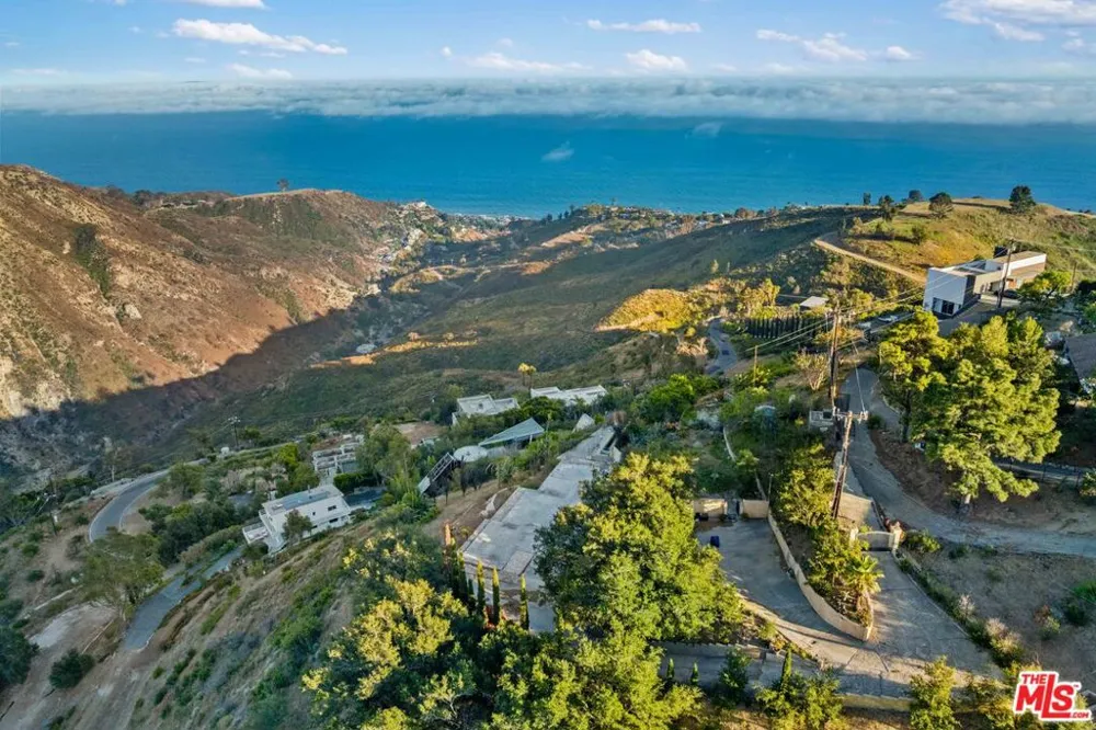 21740 Azurelee Drive Malibu, CA 90265