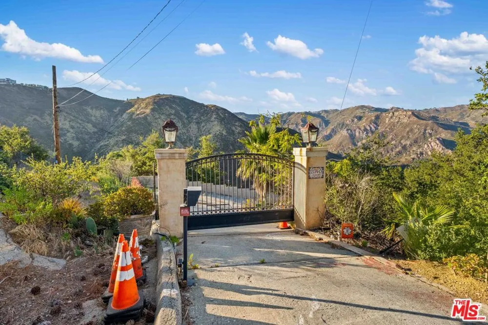 21740 Azurelee Drive Malibu, CA 90265