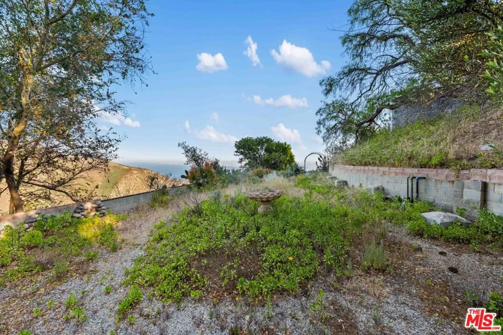 21740 Azurelee Drive Malibu, CA 90265