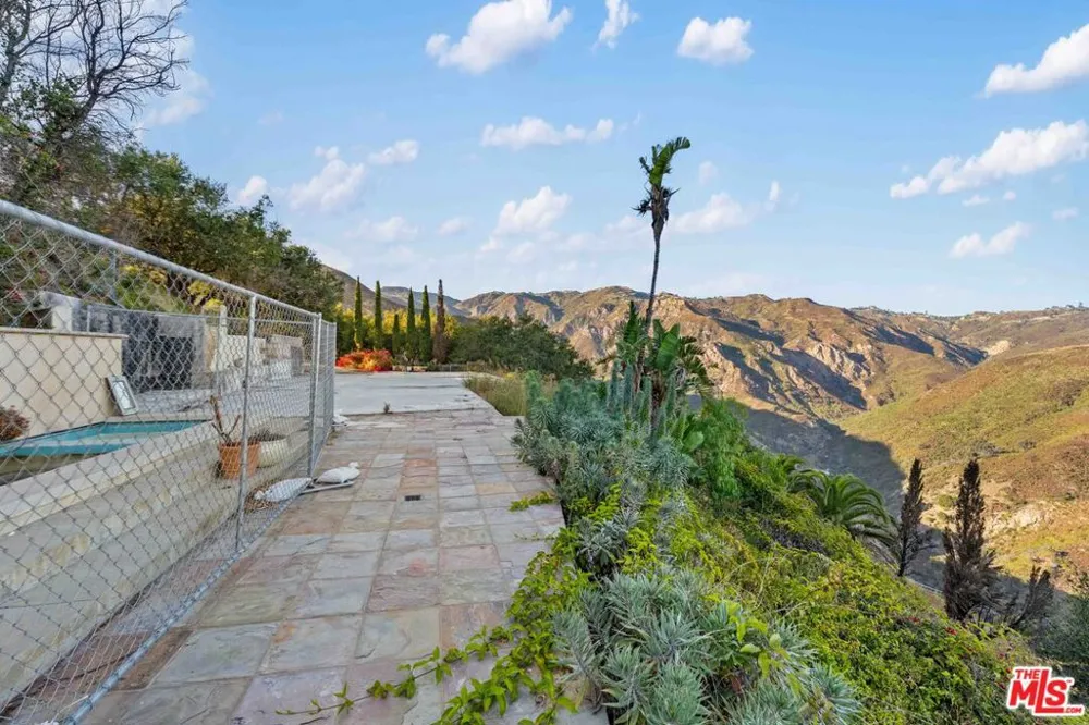 21740 Azurelee Drive Malibu, CA 90265