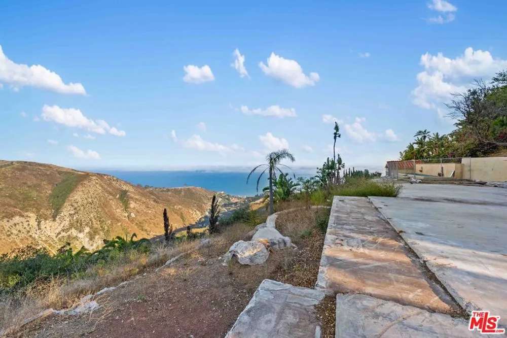 21740 Azurelee Drive Malibu, CA 90265