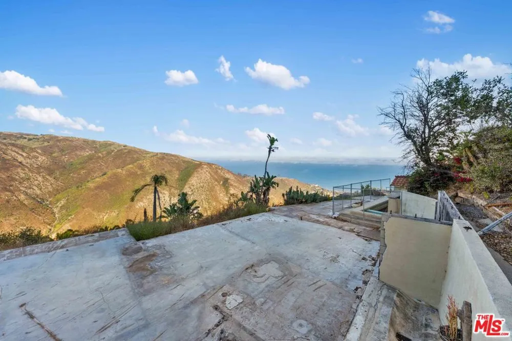 21740 Azurelee Drive Malibu, CA 90265