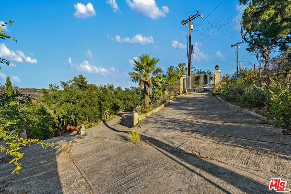 21740 Azurelee Drive Malibu, CA 90265