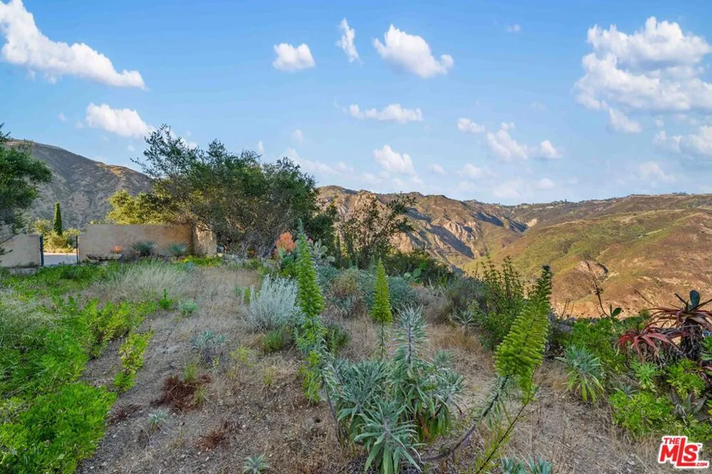 21740 Azurelee Drive Malibu, CA 90265