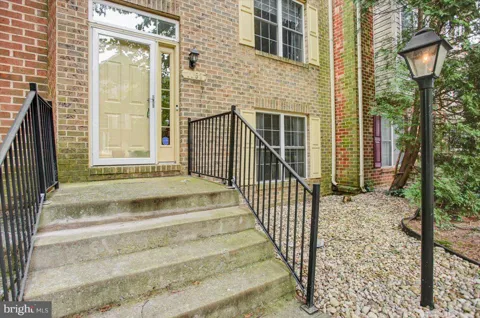 1153 LINDSAY LANE