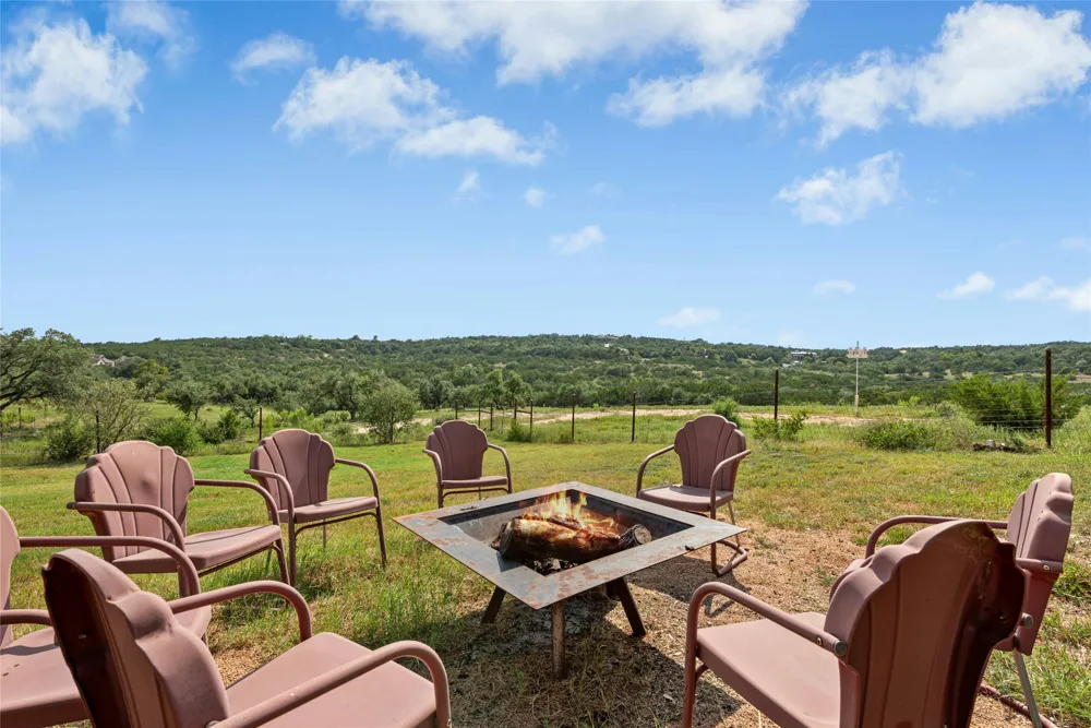 110 Longhorn Lane Dripping Springs, TX 78620