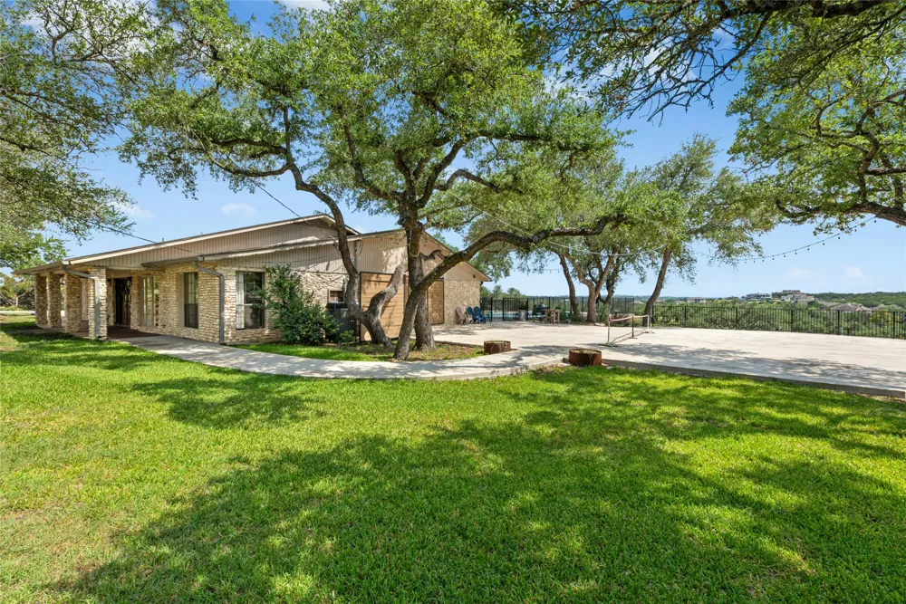 110 Longhorn Lane Dripping Springs, TX 78620