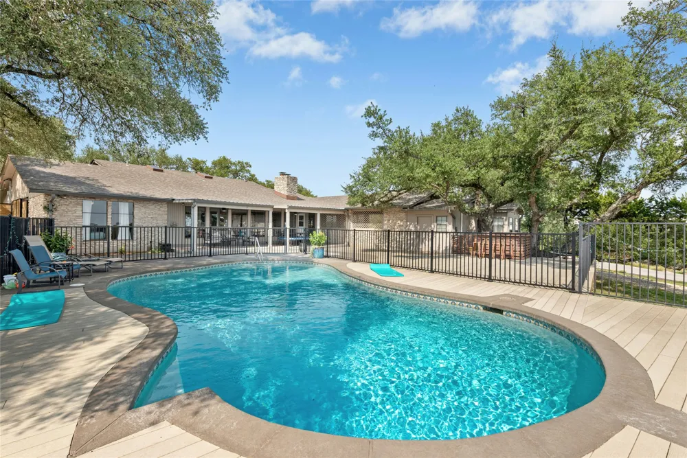 110 Longhorn Lane Dripping Springs, TX 78620