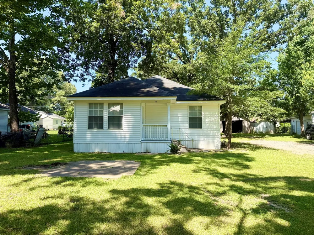 217 3rd Street Pinehill Springhill, LA 71075