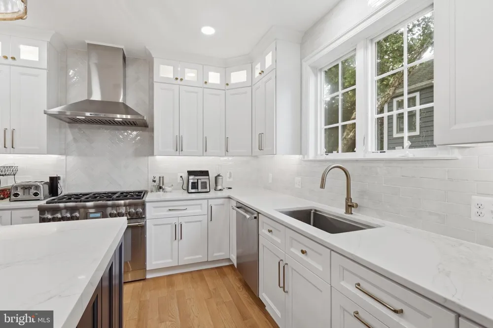 809 BUCHANAN STREET Arlington, VA 22203