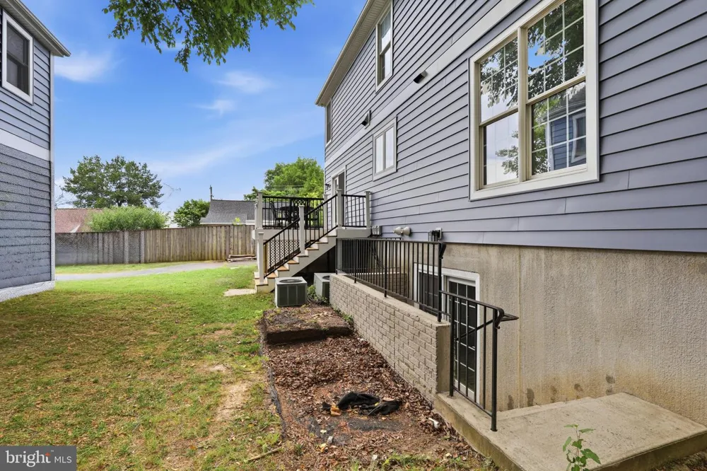 809 BUCHANAN STREET Arlington, VA 22203