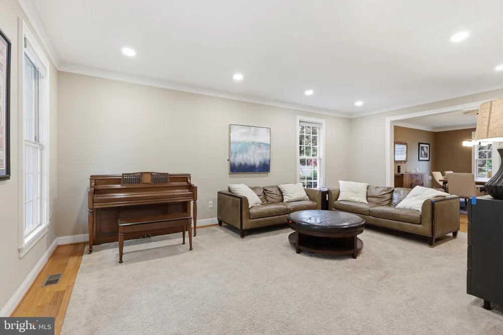 809 BUCHANAN STREET Arlington, VA 22203