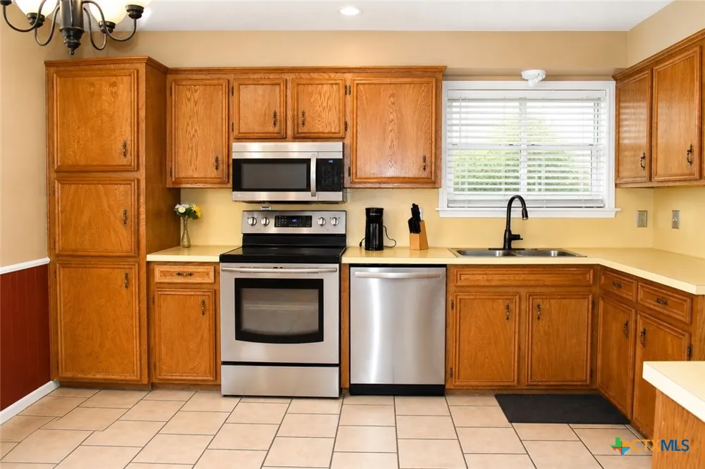 1603 Alcoa Avenue Rockdale, TX 76567