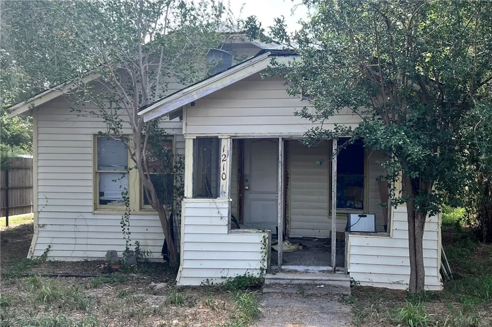 1210 King David Drive Three Rivers, TX 78071