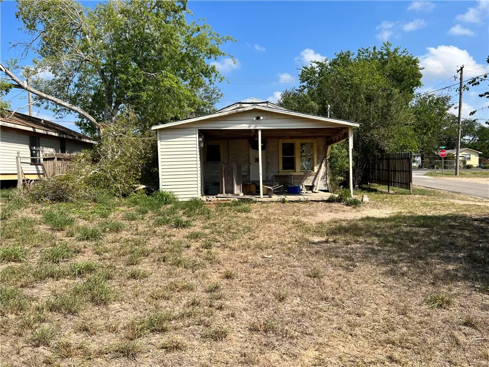 1210 King David Drive Three Rivers, TX 78071
