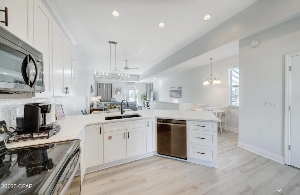 6724 Thomas Drive Panama City Beach, FL 32408
