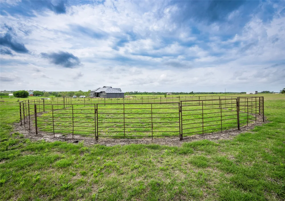 851 County Road 455 Coupland, TX 78615