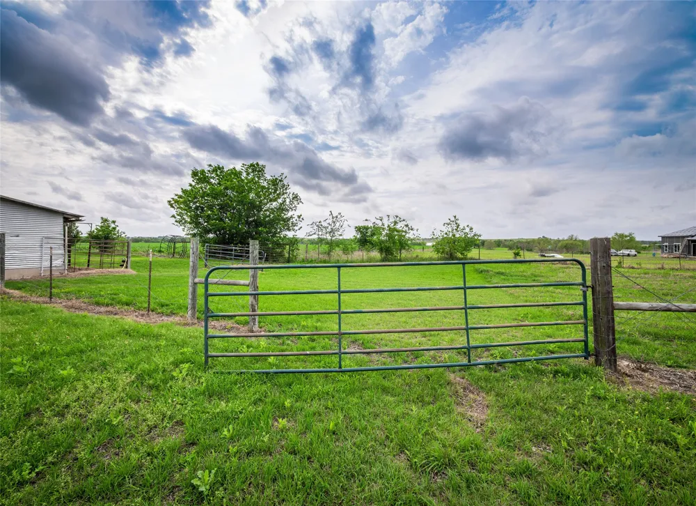 851 County Road 455 Coupland, TX 78615