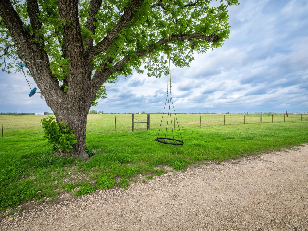 851 County Road 455 Coupland, TX 78615