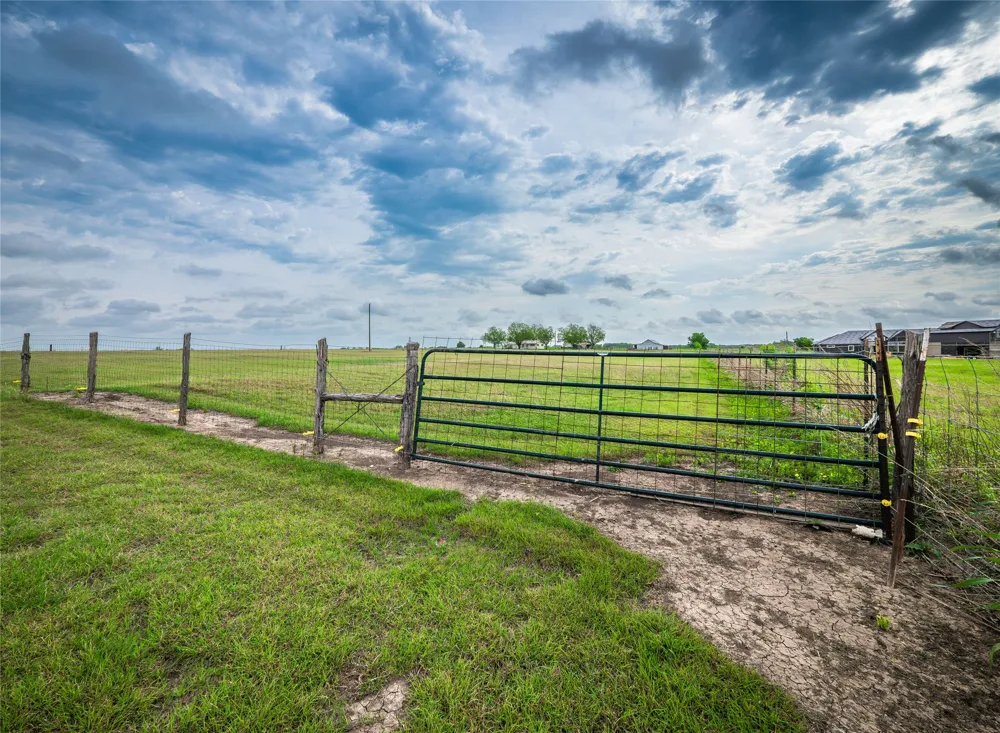 851 County Road 455 Coupland, TX 78615