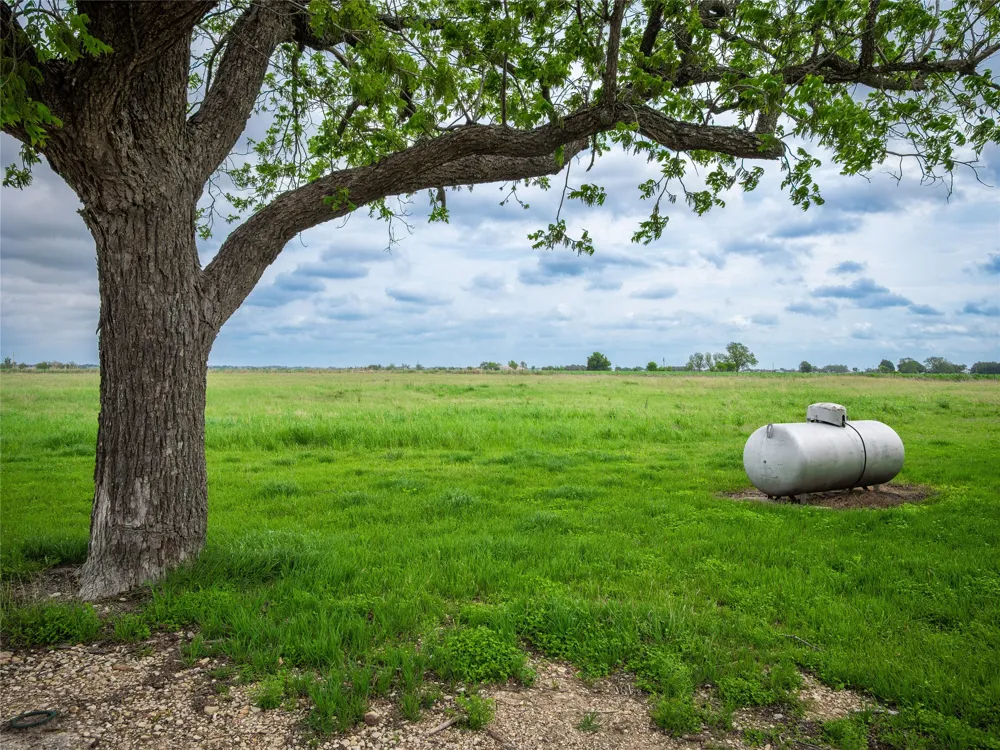 851 County Road 455 Coupland, TX 78615
