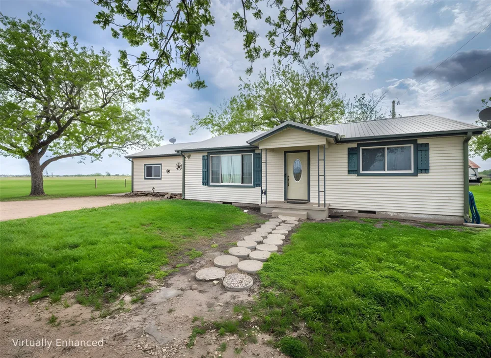 851 County Road 455 Coupland, TX 78615