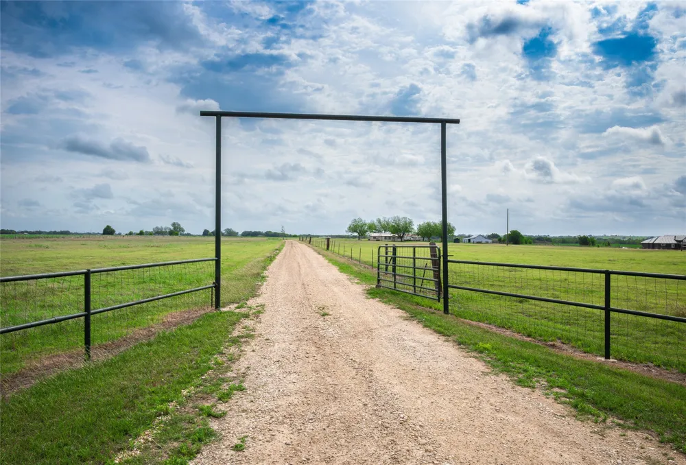 851 County Road 455 Coupland, TX 78615