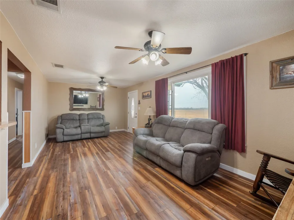 851 County Road 455 Coupland, TX 78615