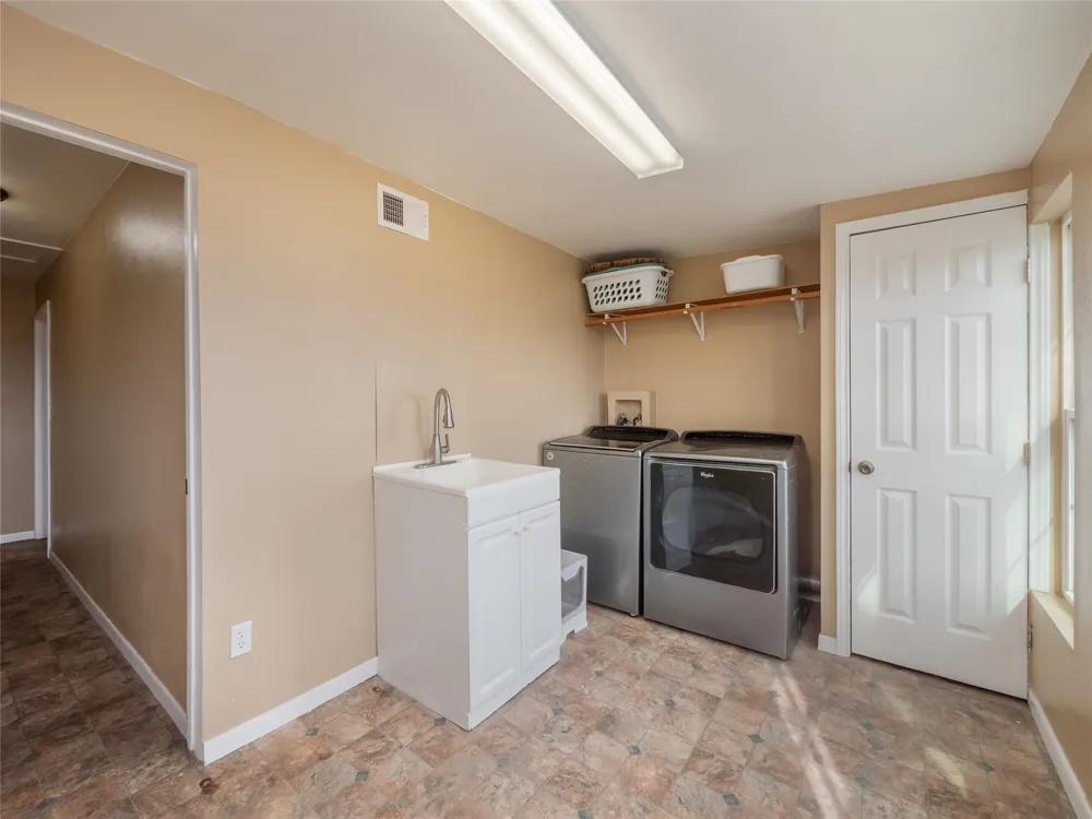851 County Road 455 Coupland, TX 78615