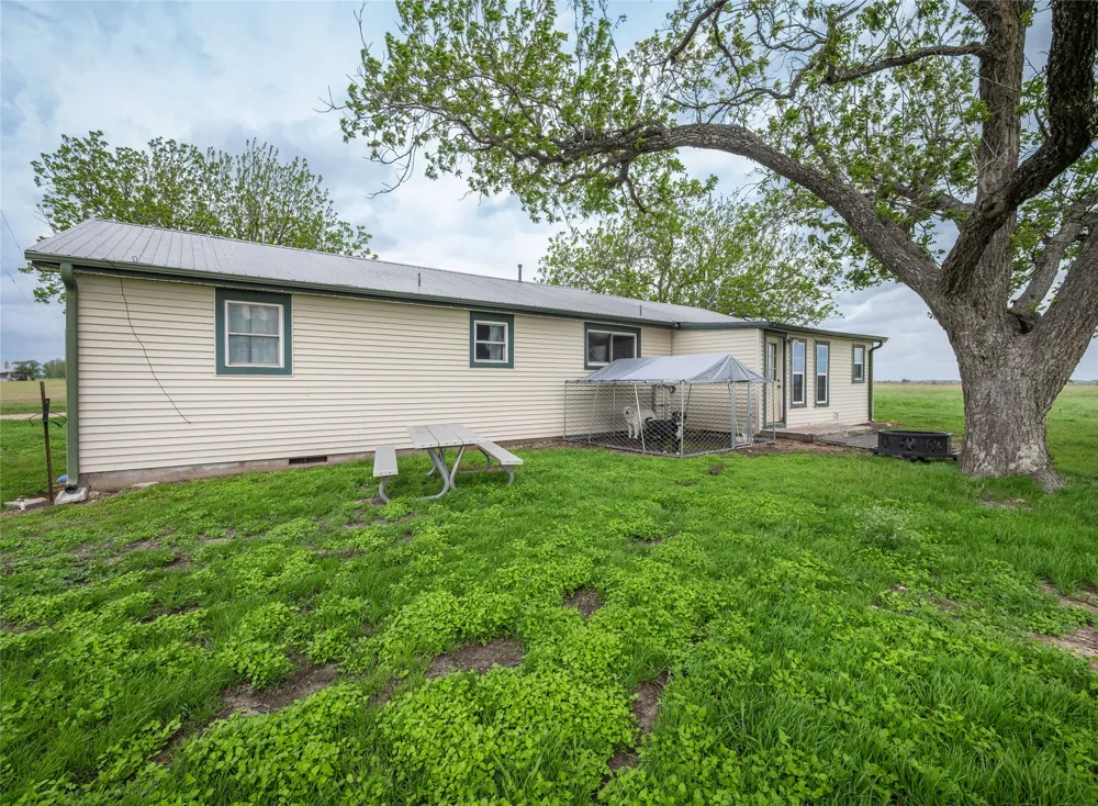 851 County Road 455 Coupland, TX 78615