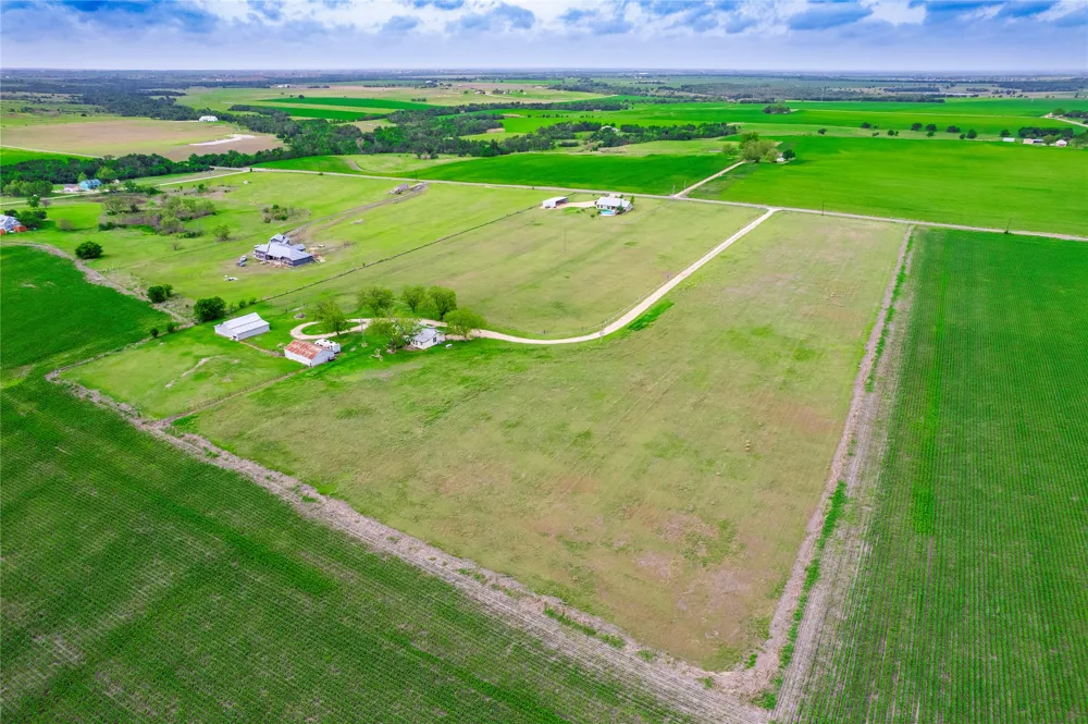 851 County Road 455 Coupland, TX 78615