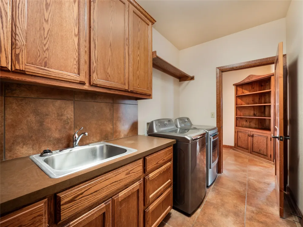 877 County Road 455 Coupland, TX 78615