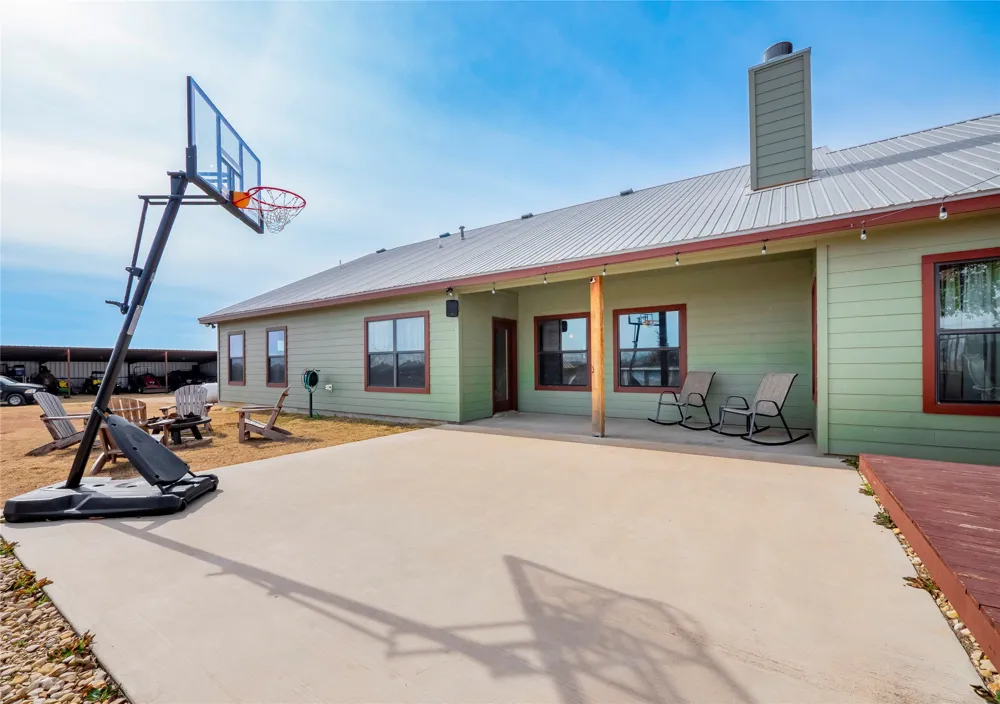 877 County Road 455 Coupland, TX 78615
