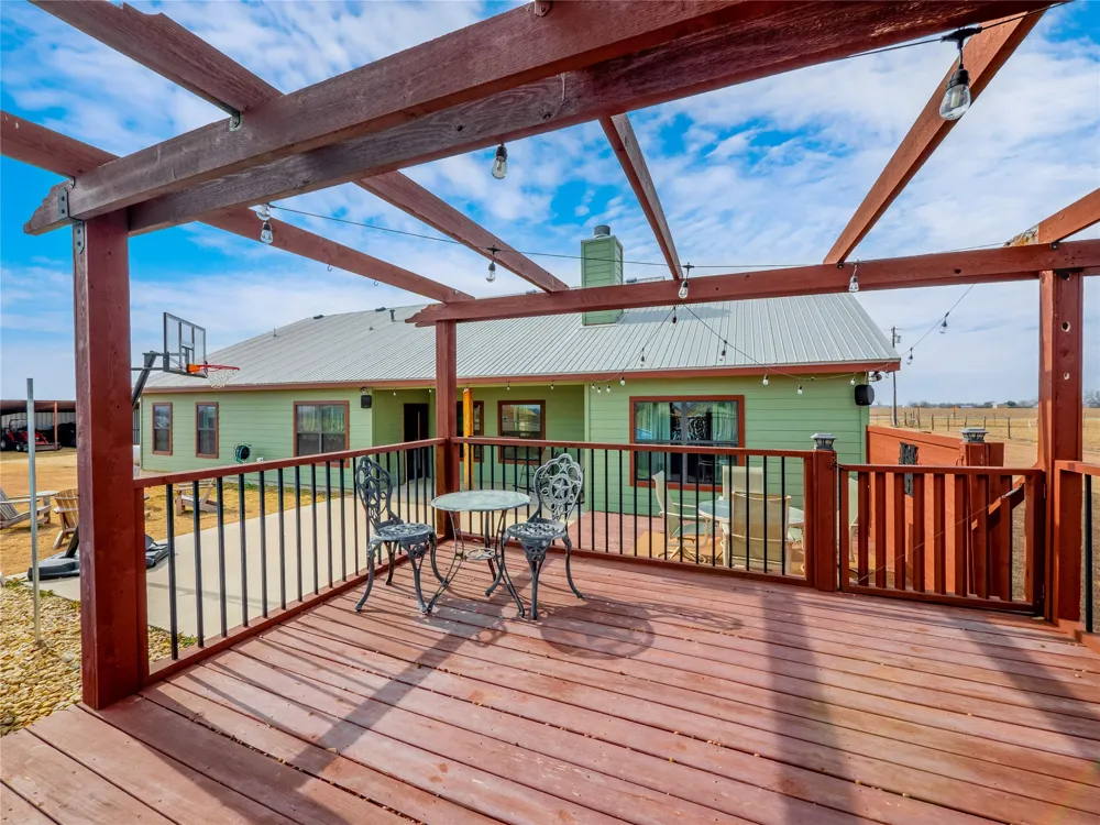 877 County Road 455 Coupland, TX 78615
