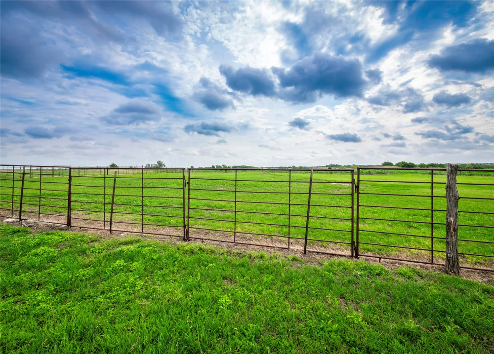 877 County Road 455 Coupland, TX 78615