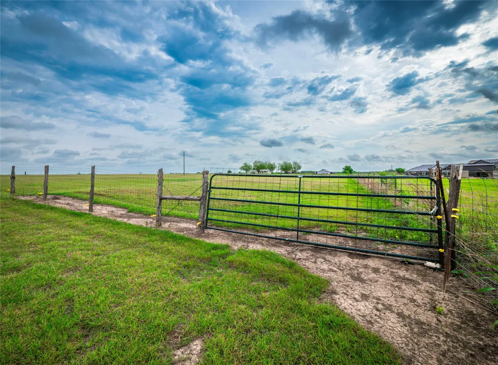 877 County Road 455 Coupland, TX 78615
