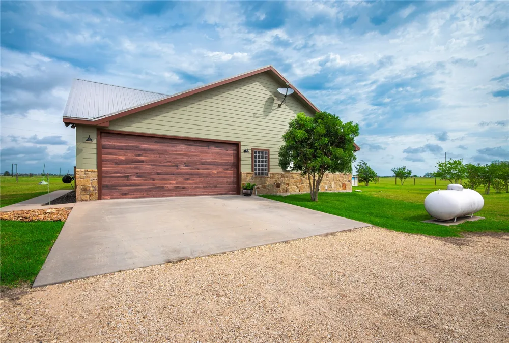 877 County Road 455 Coupland, TX 78615