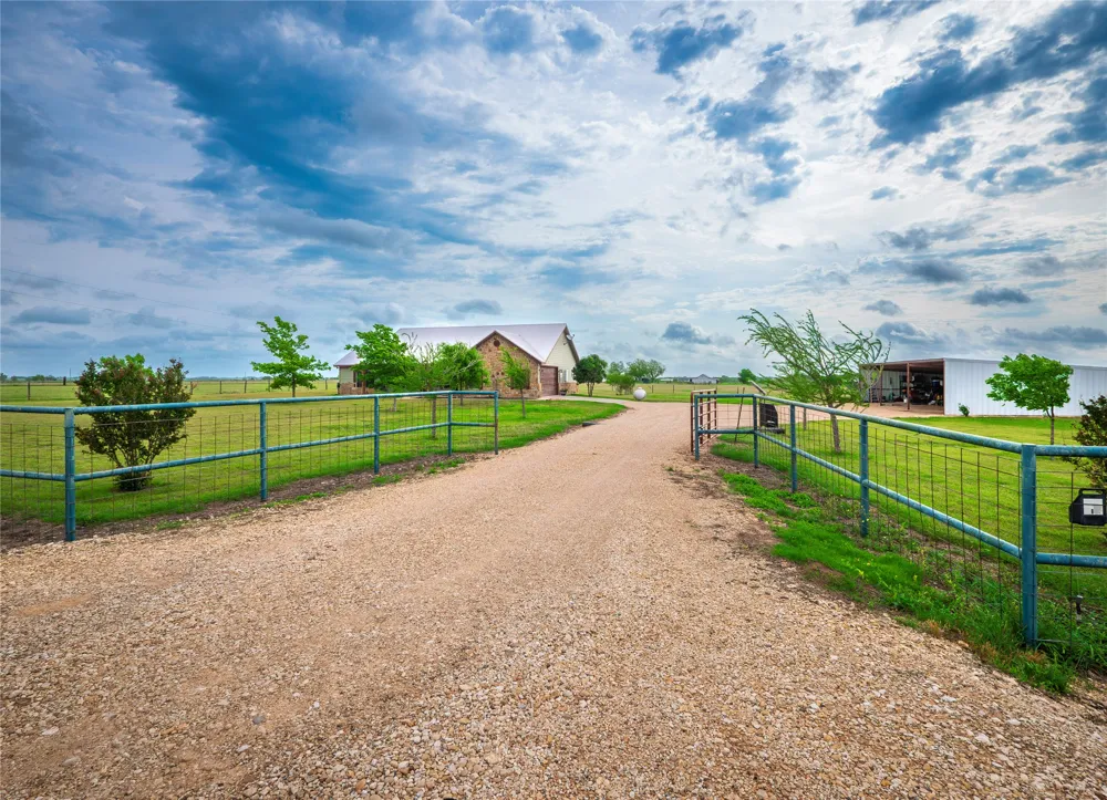 877 County Road 455 Coupland, TX 78615
